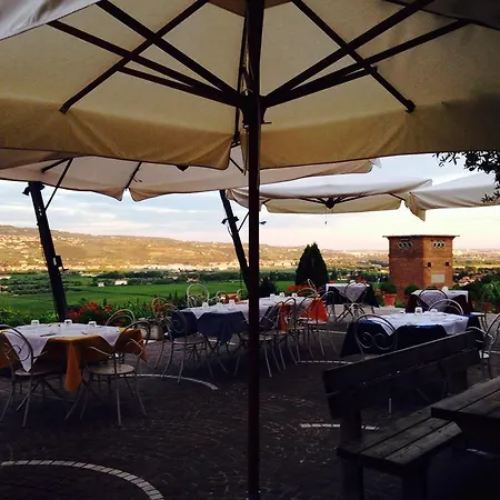 Relais Castrum بيت ضيافة 3*