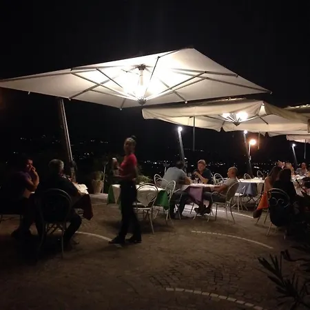 Relais Castrum بيت ضيافة Pedemonte