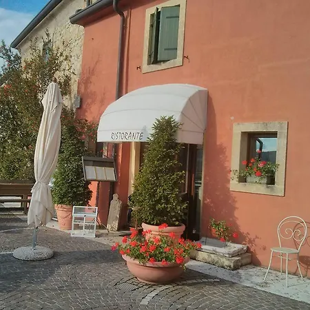 Relais Castrum بيت ضيافة