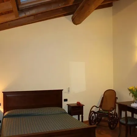 Relais Castrum بيت ضيافة Pedemonte