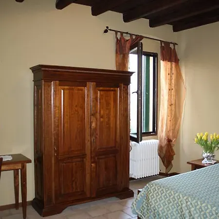 Relais Castrum بيت ضيافة