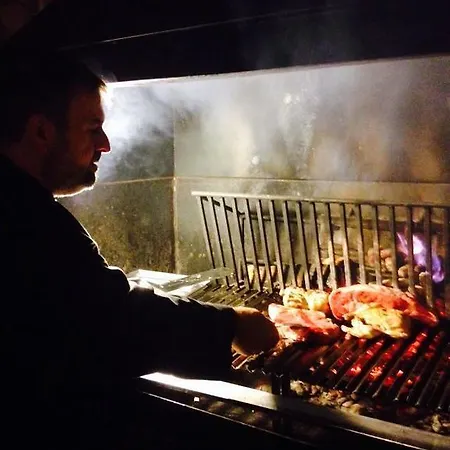 Relais Castrum بيت ضيافة